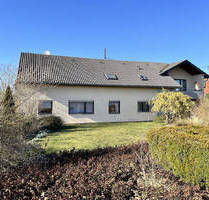 RESERVIERT --- großes Zweifamilienhaus mit Nebengebäude und großem Grundstück direkt in der Natur - Boxberg-Windischbuch