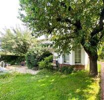 Großes Baugrundstück mit Ferienhaus, Pool & Garage in ruhiger Lage von Apolda