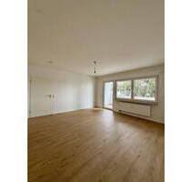 *RESERVIERT* - Aufwändig Renovierte 2-Zimmer-Wohnung mit Loggia & Garage in Ampfing
