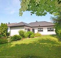 Freistehendes Einfamilienhaus mit großem Grundstück, Einliegerwohnung und Garage - Bergisch Gladbach Lückerath