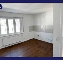 Helle 2-Zimmer-Wohnung mit Balkon, frisch renoviert, guter Schnitt, Essküche, Tageslichtbad + Wanne - Singen (Hohentwiel)