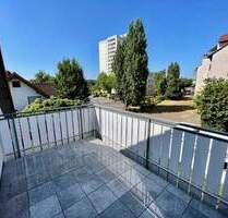 Helle Dachwohnung mit Balkon EBK und PKW-Stellplatz! - Rottendorf