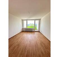 **MODERNISIERTE 3 ZIMMER WOHNUNG MIT BALKON UND NEUEM WANNENBAD** - Berlin Gropiusstadt