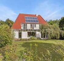 Lichtdurchflutetes Familienhaus mit 1.803 m² Grundstück in begehrter Wohnlage - Großhansdorf