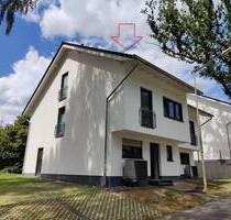 Schlüsselfertiger und energieeffizienter Neubau als DHH in idyllischer Lage! - Mehren