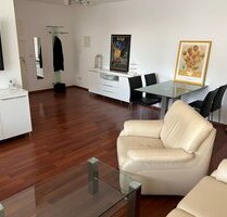 * VERKAUFT * ansprechende umfassend renovierte 2 Zimmerwohnung mit Balkon, 2. OG mit Personenaufzug - Bonn Lannesdorf