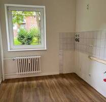 Erdgeschosswohnung mit Balkon für Selbstgestalter ab sofort verfügbar! - Kiel Neumühlen-Dietrichsdorf