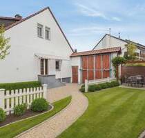 Gepflegtes Einfamilienhaus mit Carport und Garten - Wiesbaden / Nordenstadt