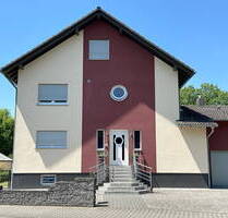 Liebevoll renoviertes freistehendes Einfamilienhaus - Bischofsheim