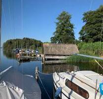 Wohnen am Großen Plöner See: EFH mit exkl. Zugang zum Wasser, Steg, Bootshaus und eigenem Gästehaus - Bosau