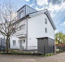 Hochwertig kernsaniertes Reihenendhaus mit viel Platz und Garage steht für Ihren Einzug bereit! - Wiesbaden Bierstadt