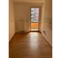 Geräumige 3-Raum-Wohnung im Altbau mit Wanne und Balkon sucht neue Bewohner. - Gera Innenstadt