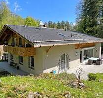 Charmantes Zweifamilienhaus auf großem Grundstück in ruhiger Lage - modernisiert - Grainau