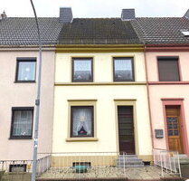 PURNHAGEN-IMMOBILIEN - Gröpelingen - Reihenmittelhaus mit Nebengebäuden in zentraler Lage - Bremen / Gröpelingen Lindenhof