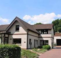 Neuer Preis ! Leben und Arbeiten vereint an einem Ort - Großzügiges EFH m. 2 ELW und 240 m² Hallengebäude - Nordhastedt