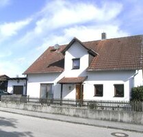 Gepflegtes, älteres Einfamilienhaus mit Nebengebäuden - Vilsheim