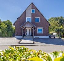 Traumhaftes Zweifamilienhaus mit Neubauflair in Seenähe ! - Plön / Niederkleveez