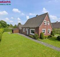 In herrlicher und direkter Waldrandlage! Ein solides Einfamilienhaus mit tollen Nebengebäudegr. Garage und gr. Carpo... - Aurich Sandhorst