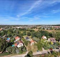 Teilbares Baugrundstück mit kleinem Bungalow: Option für 1-2 Neubauten in attraktiver Lage - Berlin