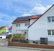 Hightech trifft Wohnkomfort: Komplett sanierte DHH mit Garten, Smarthome und zwei Garagen in Toplage von Langenzenn