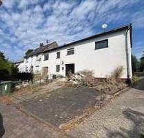 Sanierungsbedürftiges Einfamilienhaus mit PKW-Außenstellplatz und Balkon in Schenkelberg
