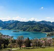 Ankommen in der Idylle. Traumanwesen am Schliersee mit Bergblick.
