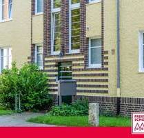 Schöne Altbauwohnung mit Wannenbad und Bodenkammer - kurzfristiger Bezug möglich - 