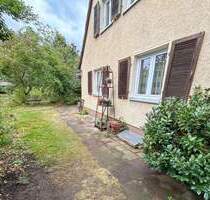 Doppelhaushälfte mit großem Garten (1040 m²) und Doppelgarage in Fürth-Hardhöhe