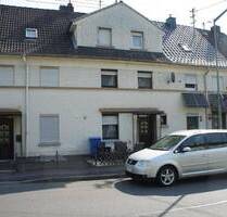 ** SCHNÄPPCHEN-FAST GANZ RENOVIERT-GEMÜTLICHES REIHENMITTELHAUS MIT VIEL PLATZ-IN KATZWINKEL MIT SCHÖNEM GARTENGRUNDSTÜCK*****