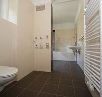 Zauberhafte Altbauwohnung mit hohen Decken und TOP saniertem Badezimmer in Zwickau