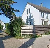 Familienfreundliche DHH mit Garten in Freiburg-Munzingen - Bezugsbereit und ohne Provision!