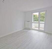 Nachnutzer gesucht! 3 Räume mit Balkon im Süden der Stadt - Halle (Saale) Südstadt