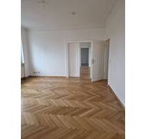 5-Raum-Wohnung mit Echtholzparkett, EBK und Balkon sowie Stellplatz - Döbeln
