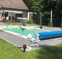 Neu auf dem Markt! Gepflegtes Einfamilienhaus mit viel Platz für die Familie, Außenpool, Einlieger-Wohnung und eigenem ca. 4.000 m ² Privatwald! - Nürnberg Reichelsdorf