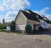 DOPPELHAUSHÄLFTE MIT GROßEM GRUNDSTÜCK IN 79331 TENINGEN