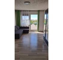 * ETW in Grimma * teilmöbliert * Küche+ Bad mit Fenster * Wanne * Balkon *