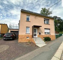 Einfamilienhaus in Röhrsdorf, Chemnitz - Großes Potenzial mit Garage, Balkon & Stellplätzen