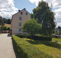 Provisionsfrei 3-Zimmer Eigentumswohnung EG hell, ruhig und naturnah mit zwei Stellplätzen vorm Haus - Bad Lobenstein