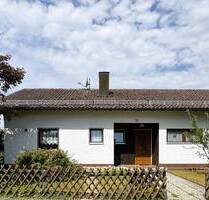 Bayerischer Wald: Nähe Passau: Tiefenbach: Zweifamilienhaus in ruhiger Siedlungslage