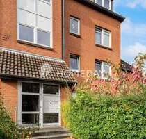 Schön geschnittene 2-Zimmer-Wohnung mit sonniger Loggia und Stellplatz - Büdelsdorf