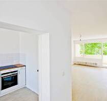 Bezugsfreie 3 Zi-Whg mit Süd-Balkon zzgl. Wohnküche Aufzug u. TG - Berlin Friedenau