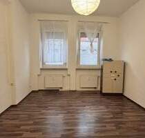 Nähe Humboldtstraße ! Gemütliche 2-Zi.-Altbau-Whg., 58 m², Wohnküche, EBK gegen kleine Ablöse, Hochparterre - Nürnberg Lichtenhof
