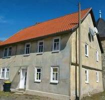 Wohnhaus mit Wirtschaftsgebäude an historischer Stadtmauer in Themar