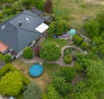 Eleganter Winkelbungalow mit Gartenidylle und Ausbaureserve - Elmenhorst