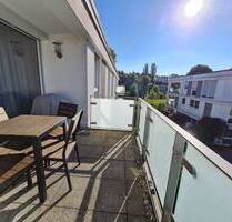 Helle 4-Zimmer-Wohnung mit Balkon in ruhiger und zentraler Lage, optional TG-Stellplatz - Waiblingen