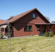 * Attraktives Mietobjekt in Uetze * - Einfamilienhaus mit Garage & ca. 689 m² Grundstück