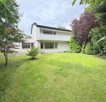 Vielseitiges Zweifamilienhaus mit großem Garten in Bochum-Stiepel