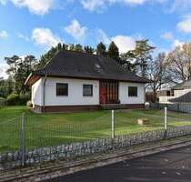 Bungalow mit Kellerbar, 2 Garagen & Traumgrund in ruhiger Sackgasse** - Munster Trauen