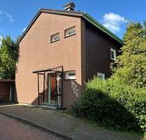 Freistehendes Einfamilienhaus mit Garage auf großzügigem Eigentumsgrundstück in Kirchlengern