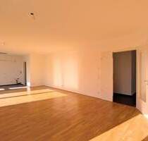 112 m² große & helle DG-Wohnung in ruhiger Lage ! Gesamtfläche ca. 143 m² ! ! Fast barrierefrei ! - München Ramersdorf-Perlach